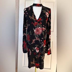 Just Fab Double Peephole‎ Floral Shift Dress Size Small